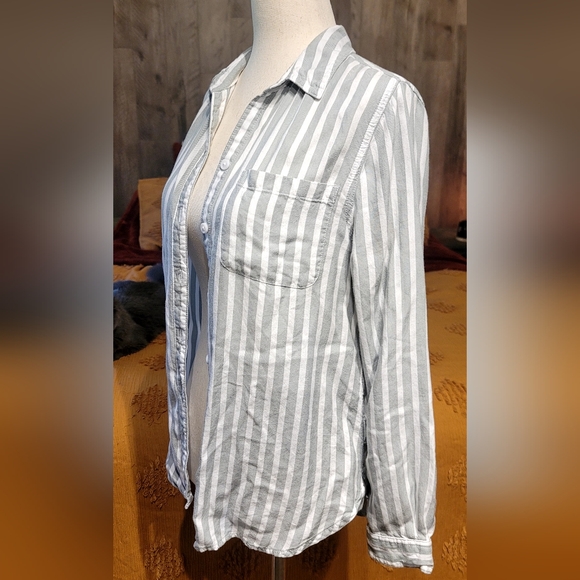 Beach Lunch Lounge Sage Green Striped Shirt – Size XS - Picture 5 of 10